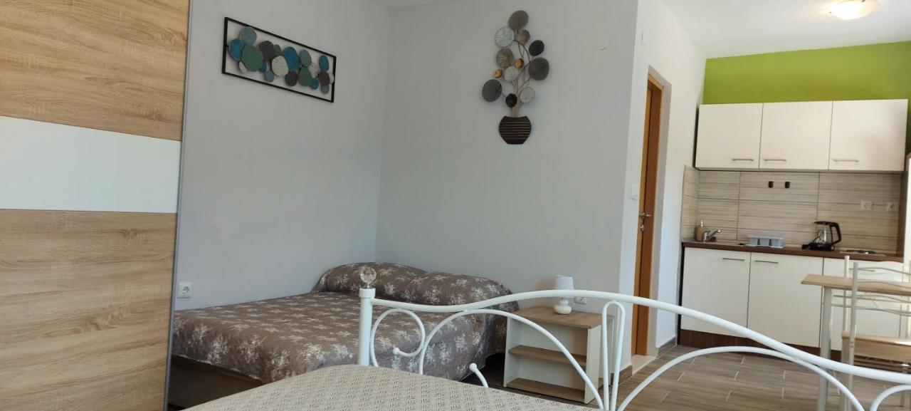 Studio Apartment Palmira Ližnjan Екстериор снимка