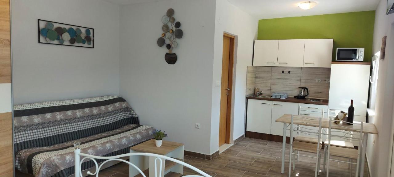 Studio Apartment Palmira Ližnjan Екстериор снимка