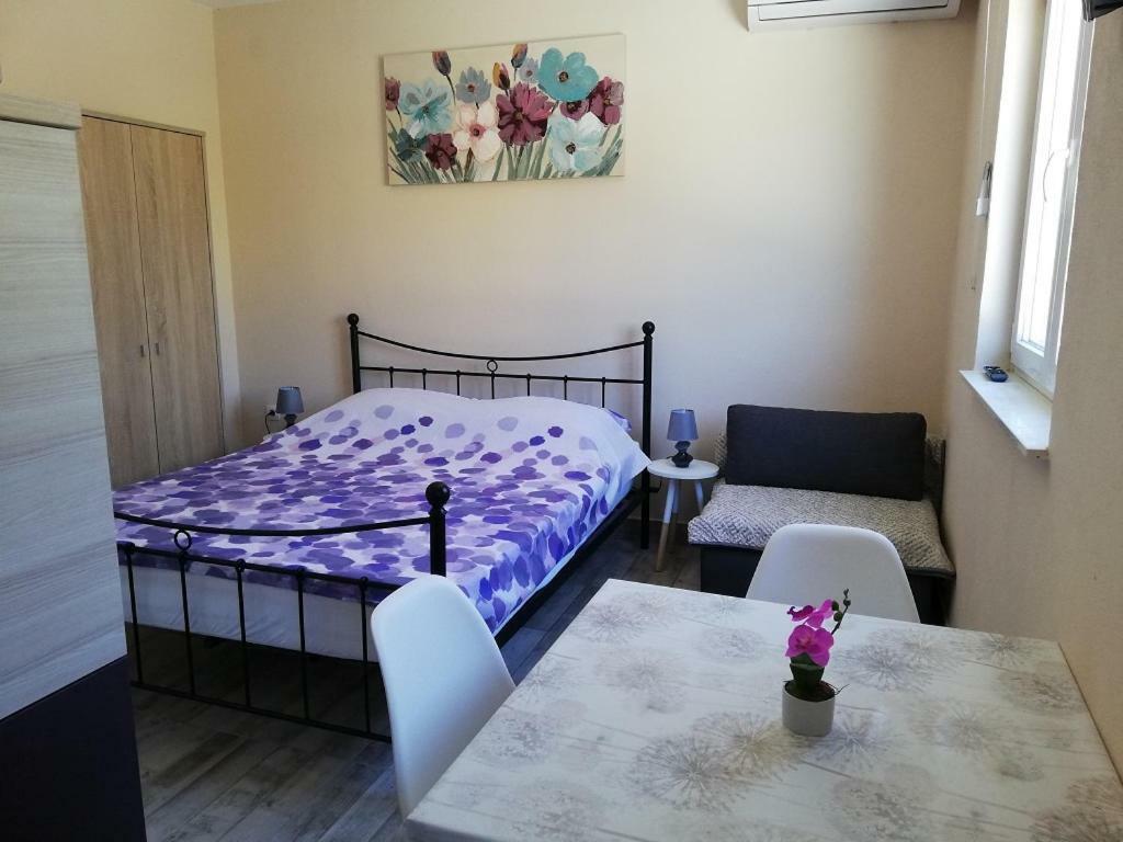 Studio Apartment Palmira Ližnjan Екстериор снимка